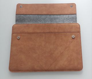 Funda portátil/portadocumentos marrón y gris
