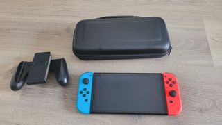 Nintendo Switch Oled + funda + soporte y volante