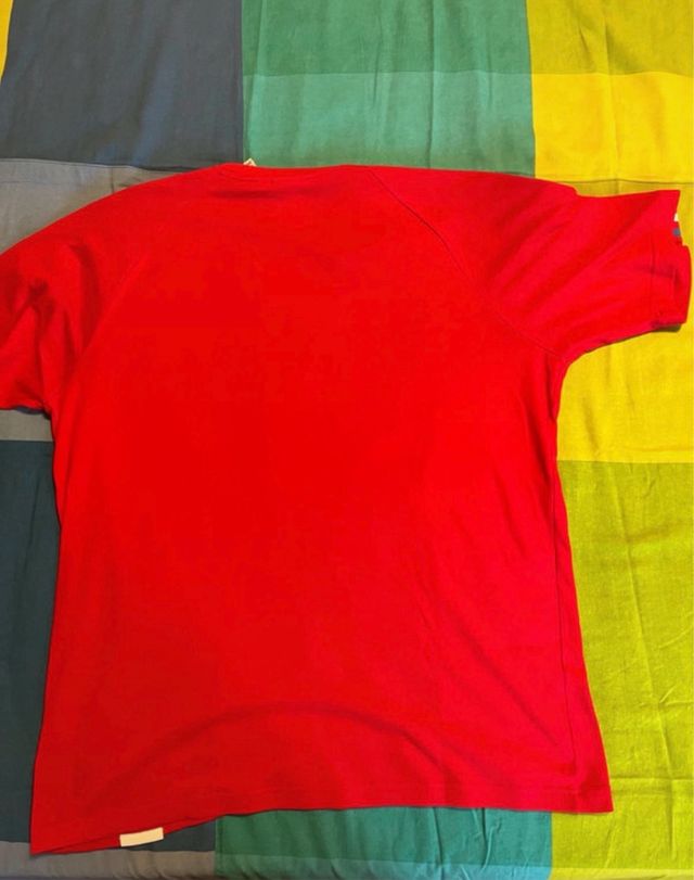 T-shirt Adidas rossa con logo