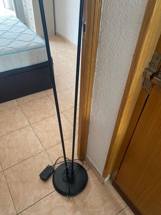 Lámpara de pie graduable