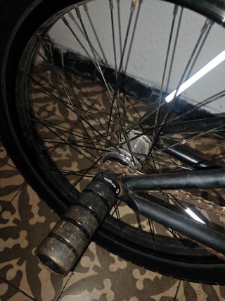 Bicicleta BMX Negra modificada 