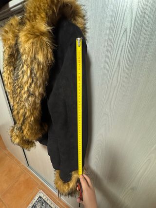 Pelliccia ecologica nera con bordi marroni XXL