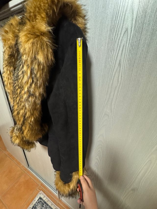 Pelliccia ecologica nera con bordi marroni XXL