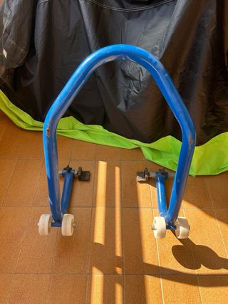 caballete trasero moto