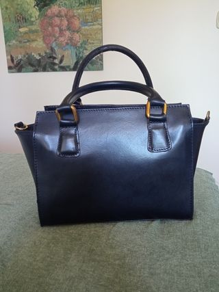 Bolso de mano negro con bandolera
