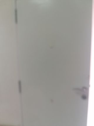 Puerta de entrada blanca nueva