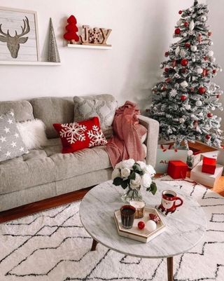 Árbol de Navidad Nevado con decoracion incluida