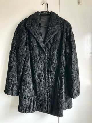 Abrigo vintage de piel astracán negro  con forro