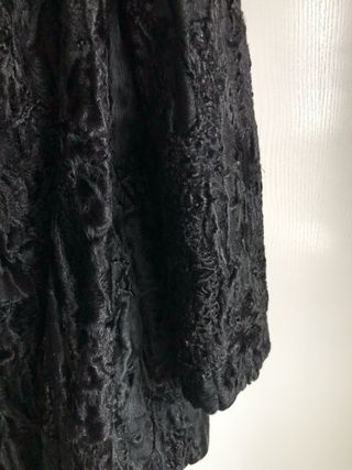 Abrigo vintage de piel astracán negro  con forro