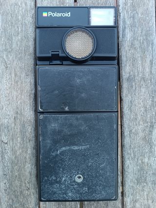 Cámara POLAROID SLR-680 funcionando.