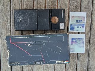 Cámara POLAROID SLR-680 funcionando.