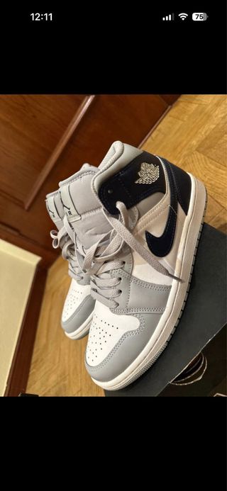 Jordan 1 Mid Gris Blanco Azul