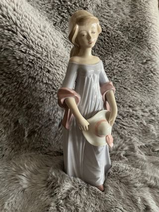 Figura de porcelana mujer