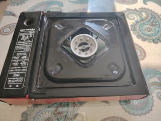 Estufa de Camping a Gas Negra y Roja