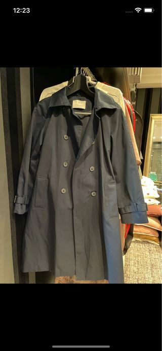 Gabardina azul marino Stradivarius
Nueva sin usar 
