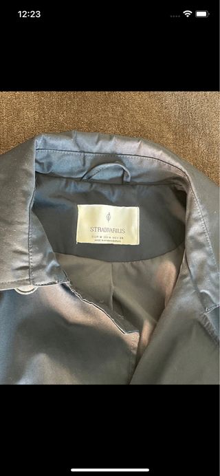 Gabardina azul marino Stradivarius
Nueva sin usar 