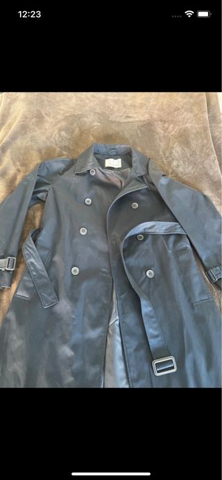 Gabardina azul marino Stradivarius
Nueva sin usar 