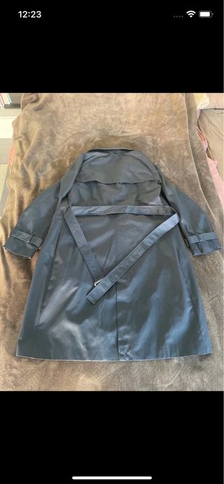 Gabardina azul marino Stradivarius
Nueva sin usar 