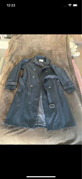 Gabardina azul marino Stradivarius
Nueva sin usar 