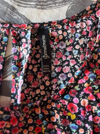 Camiseta tirantes floral L Stradivarius