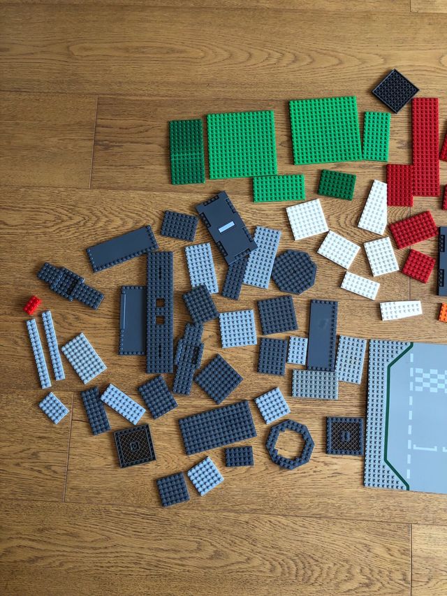 Lote de 88 piezas de bases y plantillas LEGO