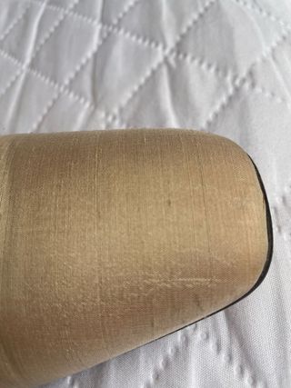 Zapato de vestir dorado