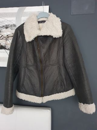 Chaqueta efecto piel con pelo