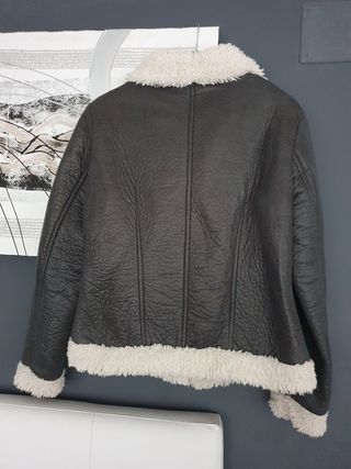 Chaqueta efecto piel con pelo