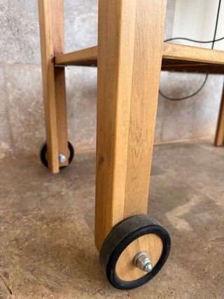 Carrito camarera madera con ruedas.
