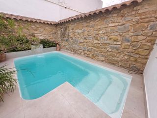 Piscina de poliéster escalones 600x250