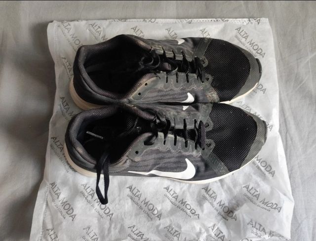 Zapatillas Nike Deportivas Negras y Blancas