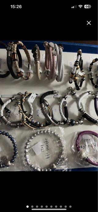 Pulseras de joyería multicolor y plateadas
