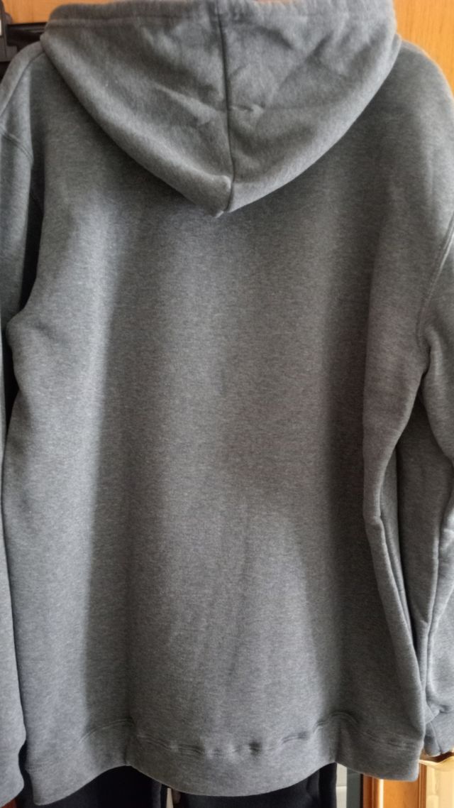 CHÁNDAL BMW HOMBRE TALLA XXXL GRIS Y NEGRO.