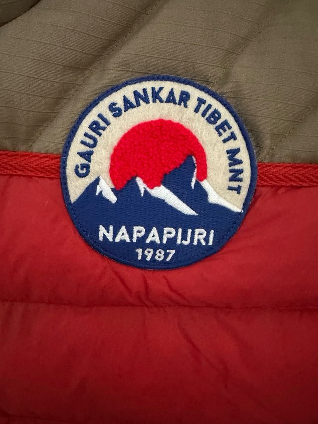 Chaleco Napapijri Rojo y Beige