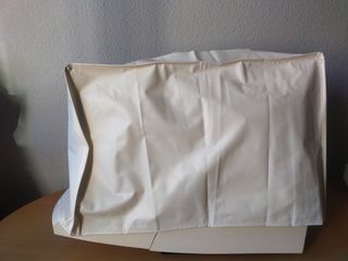 Máquina de coser Singer blanca