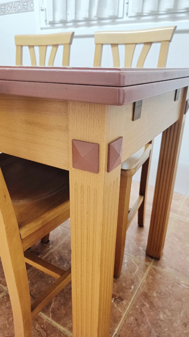 Mesa extensible + 4 sillas madera - NEGOCIABLE