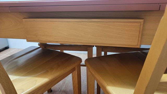 Mesa extensible + 4 sillas madera - NEGOCIABLE