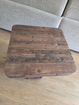 Mesita auxiliar de madera rústica
