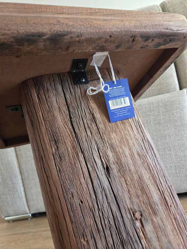 Mesita auxiliar de madera rústica