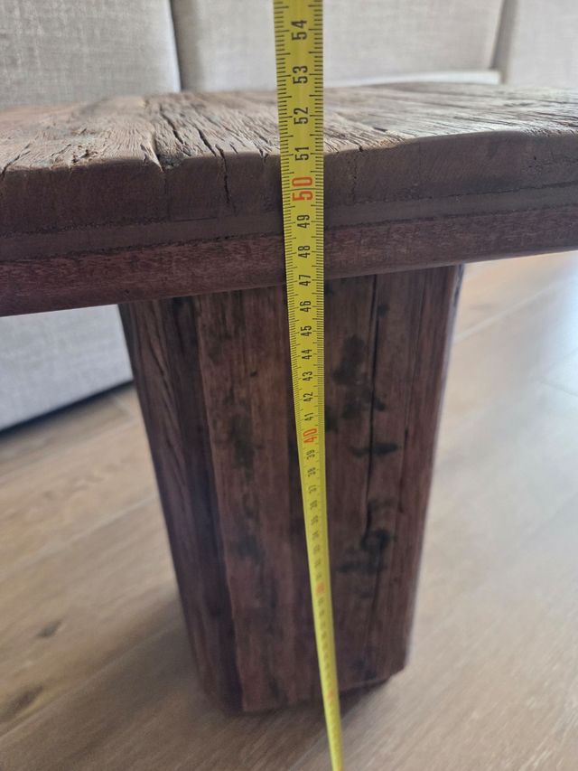 Mesita auxiliar de madera rústica