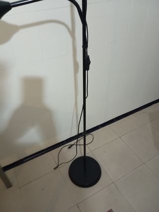Lámpara de pie con dos puntos de luz