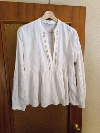 Blusa Zara blanca con rayas finas