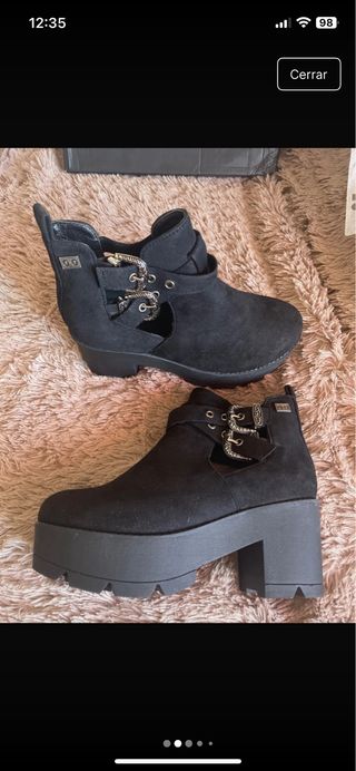 Botines de tacón negros con hebillas