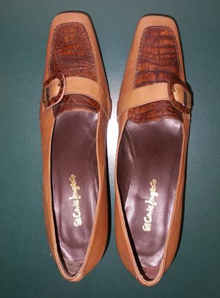 Zapatos de piel marrón y beige