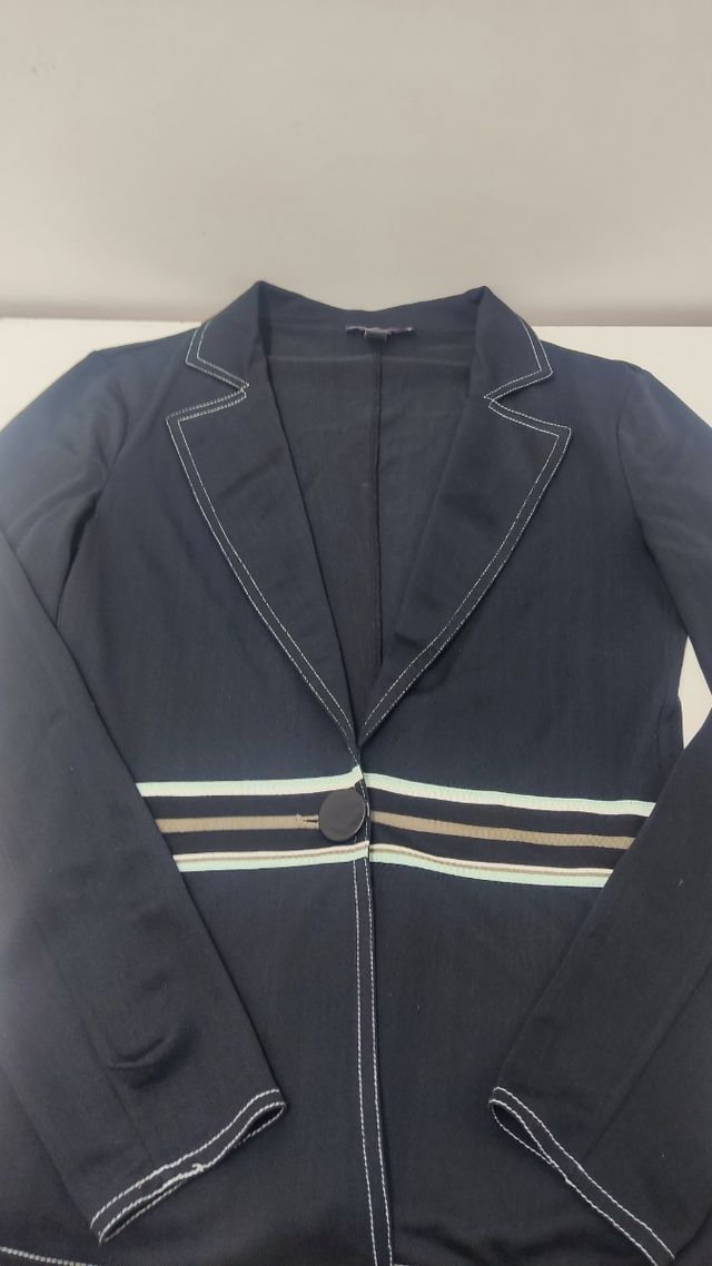 Blazer de seda negro con detalles multicolor