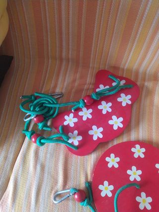 Altalene in legno con fiori