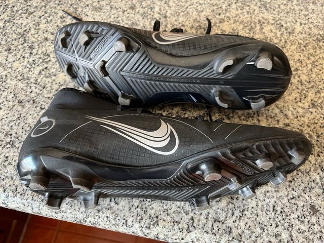 Botas de fútbol Nike negras