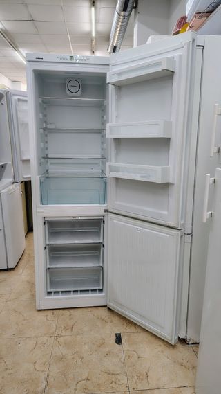 Nevera Liebherr blanca