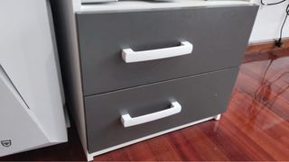 Escritorio blanco y gris