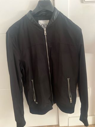 chaqueta de entre tiempo con cuelo en simil cuero